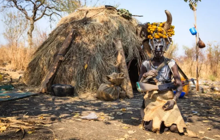 mursi tribe woman
